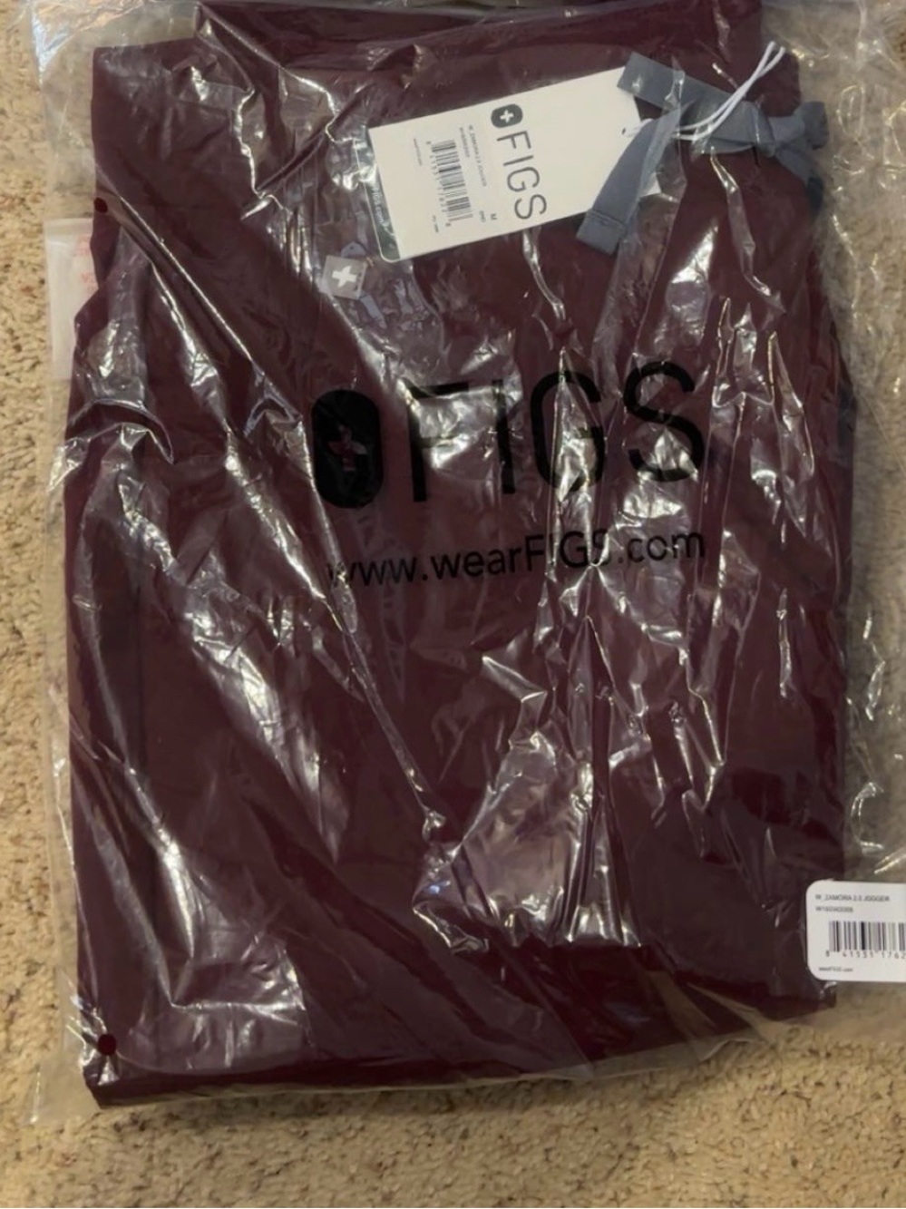 NWT FIGS Women's Scrub Set in Burgundy